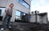 Sama seperti julukannya, Mad Dog tampak sangar. Namun kepribadian asli Kang Yayan sangat bersahabat dan humoris.