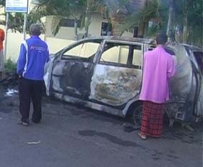 Xenia Serempet Biker, Pengendara Motor Tewas Terpanggang