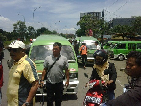 Sopir Angkot di Bogor Mogok Beroperasi, Penumpang Terlantar