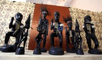 Ukiran kayu suku Asmat terpajang di stand Papua pada pameran Kerajinan Nasional Indonesia 2012.