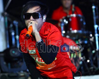 Berpersonel Lengkap, Radja Rilis Album \Ayo Melangkah\ Berpersonel Lengkap, Radja Rilis Album \Ayo Melangkah\