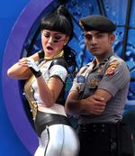 Wow..Julia Perez Menggoyang Polteng