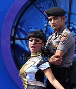 Wow..Julia Perez Menggoyang Polteng