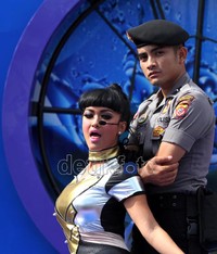 Jupe pun tampak hot menggoyang si polteng. Gus Mun/detikcom.