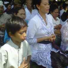 Sebelum Nyepi, Umat Hindu Surabaya Gelar Doa Bersama