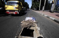 Jika tidak segera diatasi lubang tersebut sangatlah membahayakan bagi pengguna jalan terutama di malam hari.