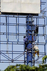 Untuk sementara Pemprov DKI Jakarta menstop izin mendirikan bangunan (IMB) khusus untuk reklame.