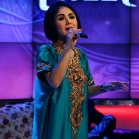 Umroh, Yuni Shara Minta yang Terbaik