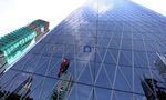 Alain Robert Berhasil Taklukkan Bakrie Tower