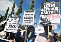 Massa HTI meminta sistem pengelolaan migas diutamakan untuk kepentingan seluruh rakyat Indonesia.
