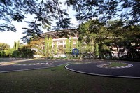 Suasana di Sirkuit, raungan suara knalpot dan lari MRK pun tak kalah menarik dengan balapan sesungguhnya