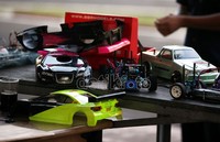 Untuk merakit sebuah mobil beserta perangkat kontrol dan remote-nya dibutuhkan biaya Rp 7 juta hingga Rp 10 juta. Namun untuk membangun tim yang terdiri dari mekanik dan joki (orang yang mengemudikan radio kontrol) dibutuhkan dana puluhan juta lagi.