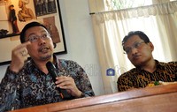 Ketua Pusat Pengembangan Strategi & Kebijakan DPP PD, Ulil Abshar Abdalla mengungkapkan bahwa Siapapun pemenangpemilu 2014 nanti seharusnya berterima kasih kepada pemerintahan SBY sekarang ini karena telah mengurangi beban subsidi pada anggaran. Makanya oposisi jangan lebay,.