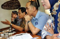Dalam jumpa pers tersebut partai demokrat meminta agar parpol yang saat ini menolak rencana kenaikan harga BBM seperti PDIP dan Gerindra mulai memikirkan kemungkinan berkuasa di masa depan. Dengan langkah menaikkan BBM saatini, ia menilai partai-partai tersebut akan berterima kasih kepada pemerintahan SBY jika nanti berkuasa.