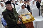 Ratusan Pasangan Miskin Jakarta Nikah Gratis...tis...tiss