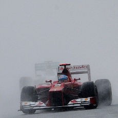 Sempat Diwarnai Hujan Deras, Alonso Juara di Sepang