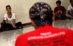 Artis Cantik Atiqah Hasiholan Ikut Tolak BBM Naik