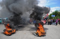 Selain mahasiswa UIT, mahasiswa Universitas 45 Makassar juga menggelar mimbar bebas di depan kampusnya.