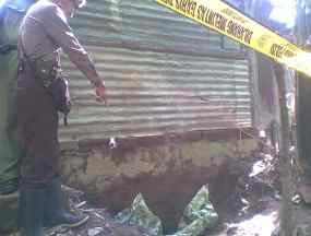 Kuburan Istri Trimo di Belakang Rumah Dibongkar Polisi