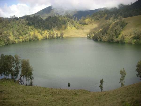Cantiknya Sunrise di Ranu Kumbolo, Semeru