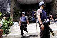 Tim Gegana langsung melakukan penyisiran di Kantor LBH Jakarta.