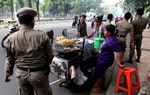 Belum Ada Pendemo, PKL Diusir dari Depan Istana