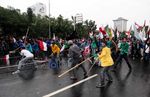 Dipukul Mundur, Mahasiswa Tunggang Langgang