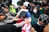 Sediktinya 34 demonstran diamankan oleh pihak kepolisian