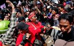 Massa PDIP Hanya 30 Menit Demo di Istana