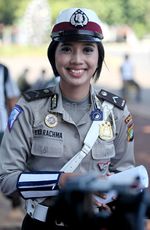 Polwan Cantik Pantau Demo BBM