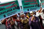Massa Anti Kenaikan BBM Tumplek di Bundaran HI