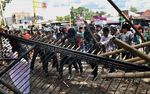 Aksi Tolak Kenaikan BBM di Makassar Ricuh