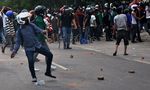 Aksi Tolak Kenaikan BBM di Makassar Ricuh