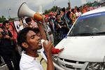 Mahasiswa Sempat Blokir Jalan di Depan DPR