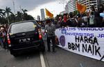 Mahasiswa Sempat Blokir Jalan di Depan DPR