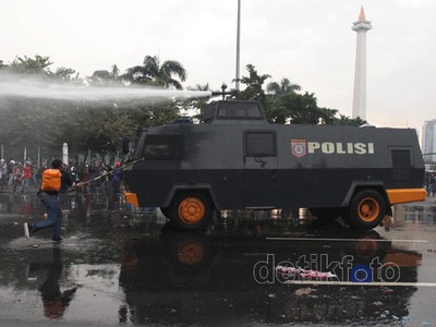 Mahasiswa Gagal Dekati Istana Tolak BBM Naik