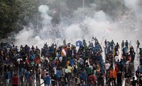 Bentrokan terjadi sore tadi, Polisi mengamankan kurang lebih 30 pendemo.