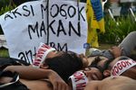Tolak BBM Naik, 15 Mahasiswa Mogok Makan