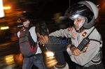 Polisi vs Demonstran, Bentrok Hingga Malam