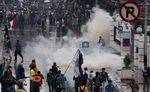 Dihujani Gas Air Mata, Mahasiswa Merem-melek