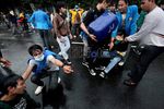 Dihujani Gas Air Mata, Mahasiswa Merem-melek