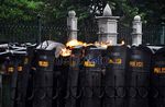 Gas Air Mata vs Bom Molotov di Gambir