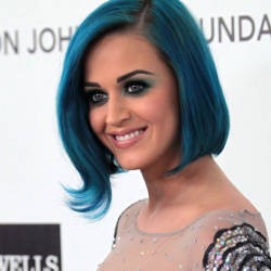 Katy Perry Sikat Gigi 6 Kali Sehari