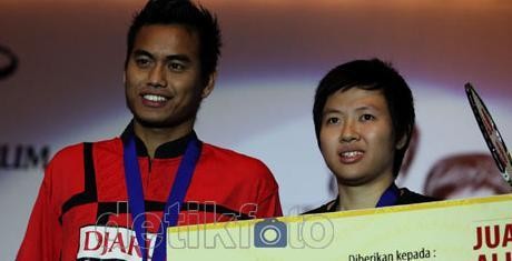 KOI Serahkan Bonus pada Atlet Berprestasi