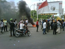 Demo Anti Kenaikan BBM, Mahasiswa USU Medan Blokir Jalan