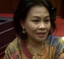 Istri Jero Wacik Bantu Suami Kampanye Kenaikan BBM