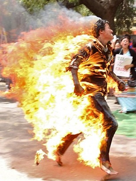 Bakar Diri, Demonstran Tibet Akhirnya Tewas