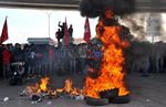 Buruh Bakar Boneka SBY Tolak BBM Naik