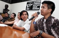LBH meminta polisi mampu mengendalikan diri.