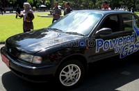 Mobil yang menggunakan konverter gas yang tlah diujicobakan oleh Tim Semar UGM.